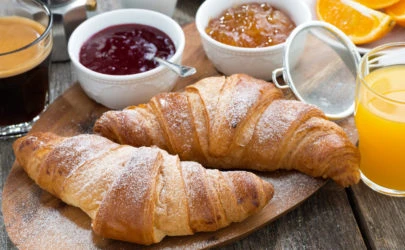 Domácí máslový croissant