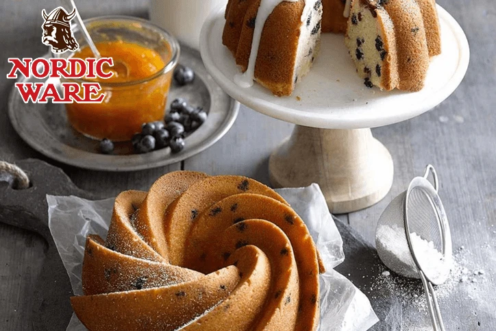 Sledujte nás, aby vám neutekly soutěže jako třeba právě o tyto nádherné formy na bábovky Nordic Ware!